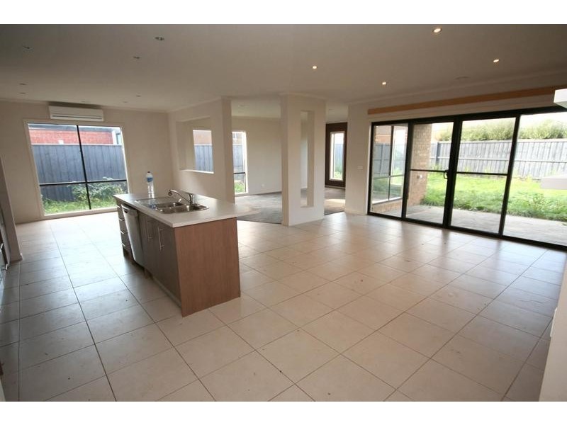 20 Robusta Avenue, Cranbourne VIC 3977