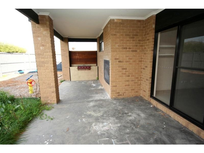 20 Robusta Avenue, Cranbourne VIC 3977