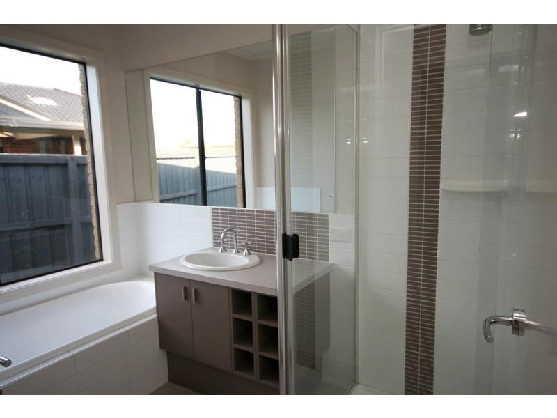 20 Robusta Avenue, Cranbourne VIC 3977