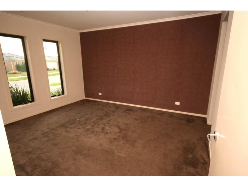 20 Robusta Avenue, Cranbourne VIC 3977
