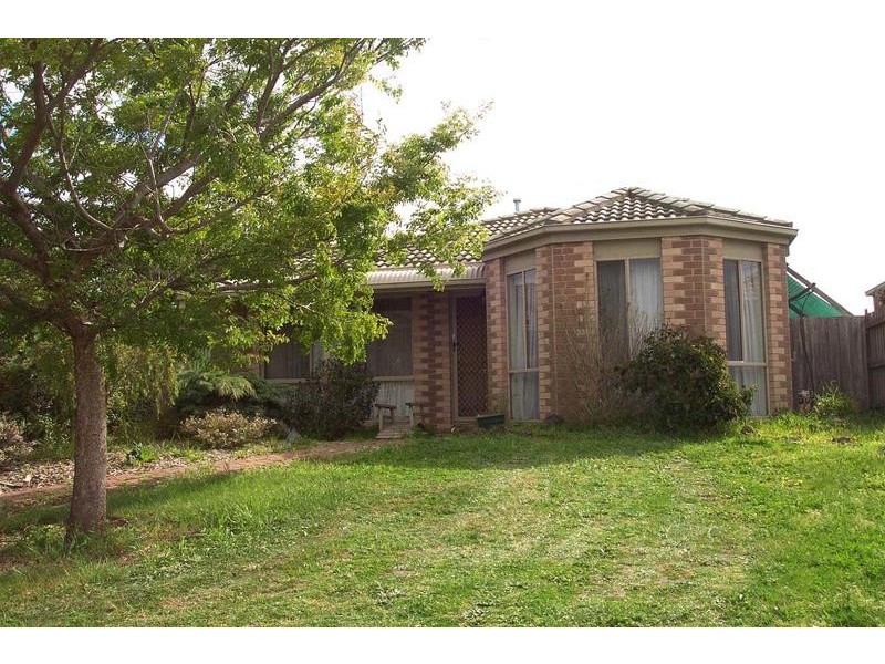 9 Samantha Crescent, Cranbourne North VIC 3977