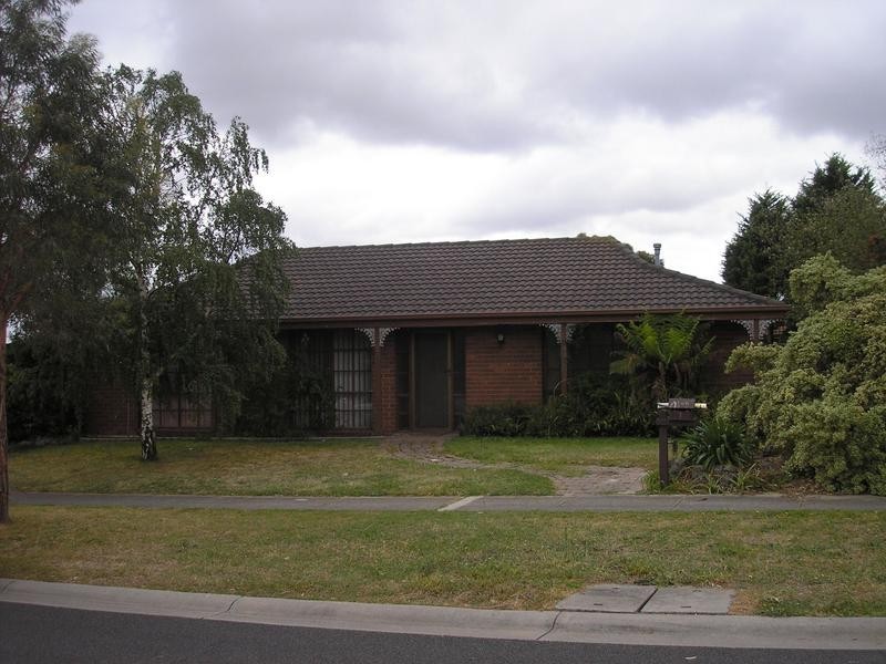 1 Wisteria Court, Cranbourne VIC 3977