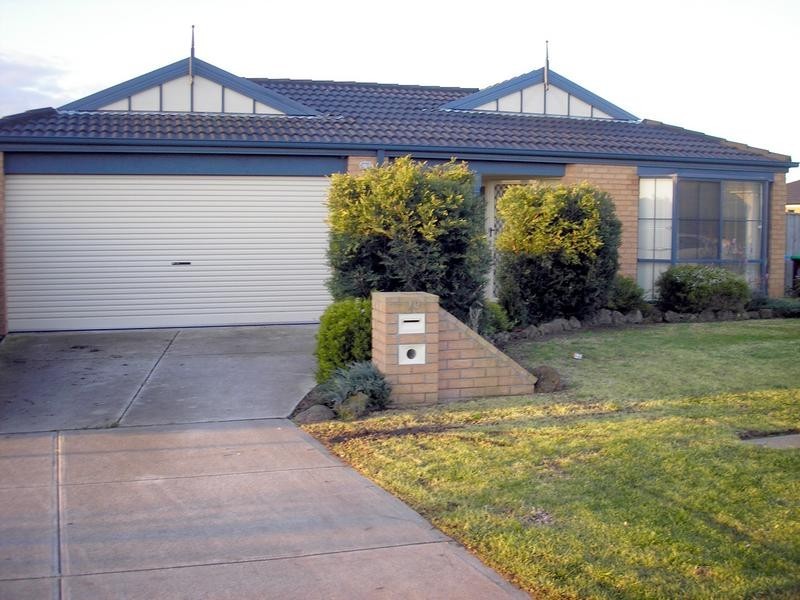 10 Cranberry Place, Cranbourne VIC 3977