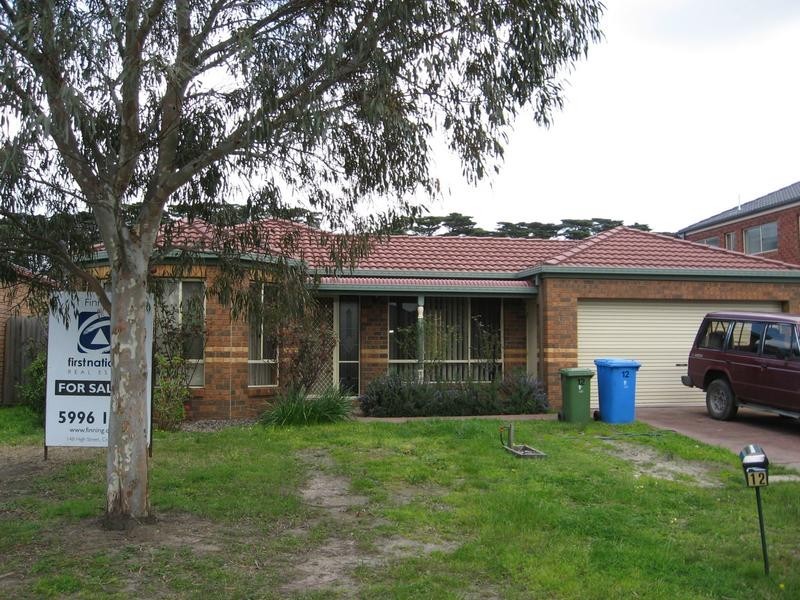 12 Greenock Crescent, Cranbourne VIC 3977