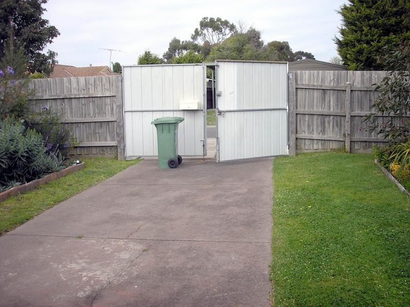 33A Courtenay Avenue, Cranbourne VIC 3977