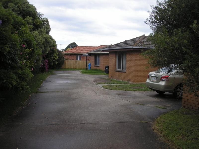 2/4 Walter Street, Cranbourne VIC 3977