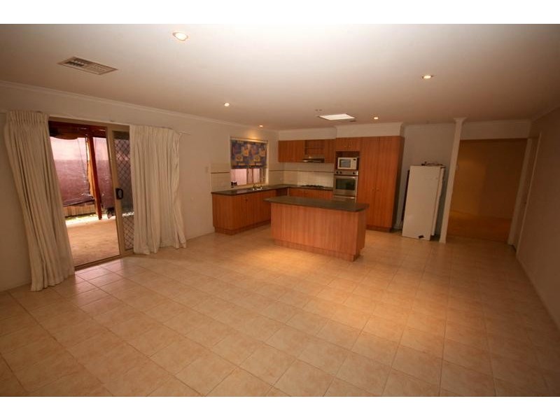 10 Ovata Place, Cranbourne VIC 3977