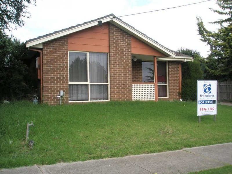 6 Bates St, Cranbourne VIC 3977