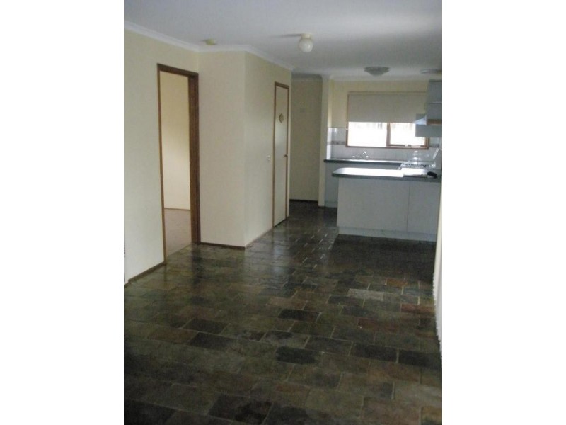 6 Bates St, Cranbourne VIC 3977