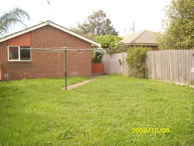 6 Bates St, Cranbourne VIC 3977