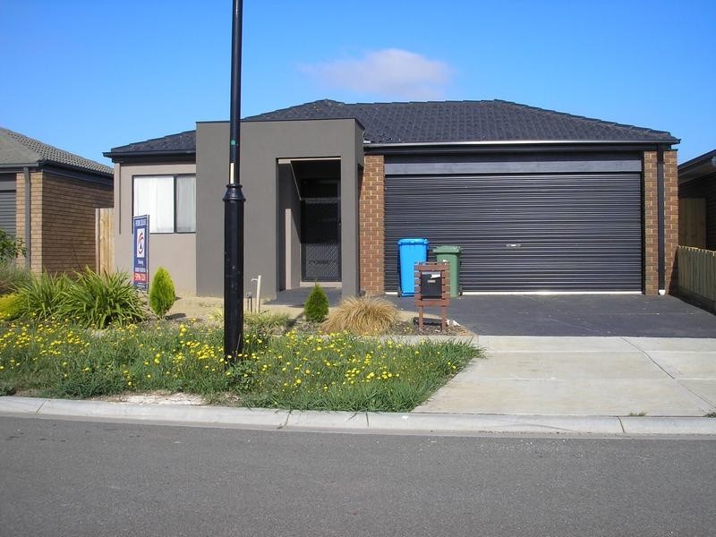 13 Pharoah Drive, Cranbourne VIC 3977