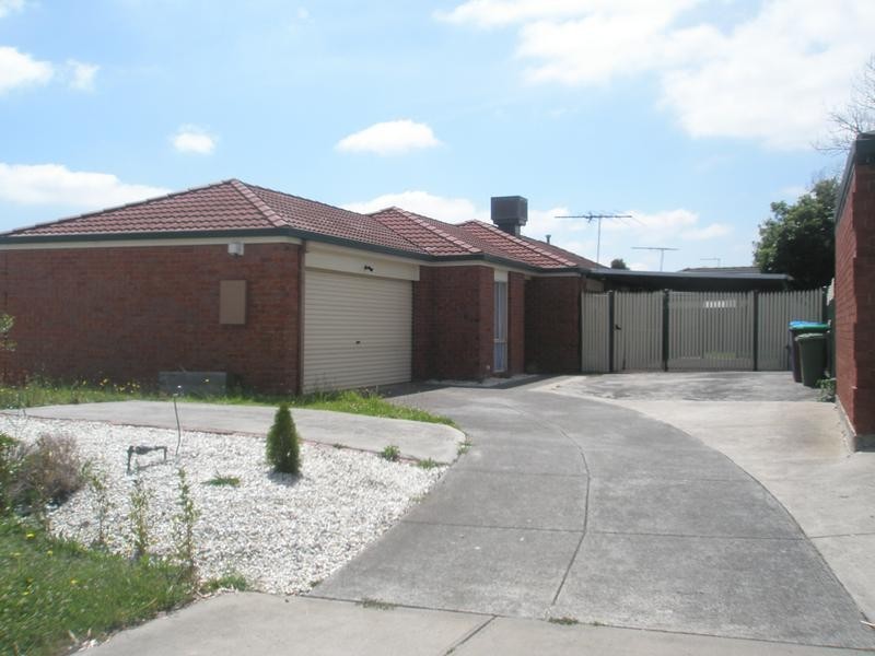 1 Emoh Close, Cranbourne VIC 3977
