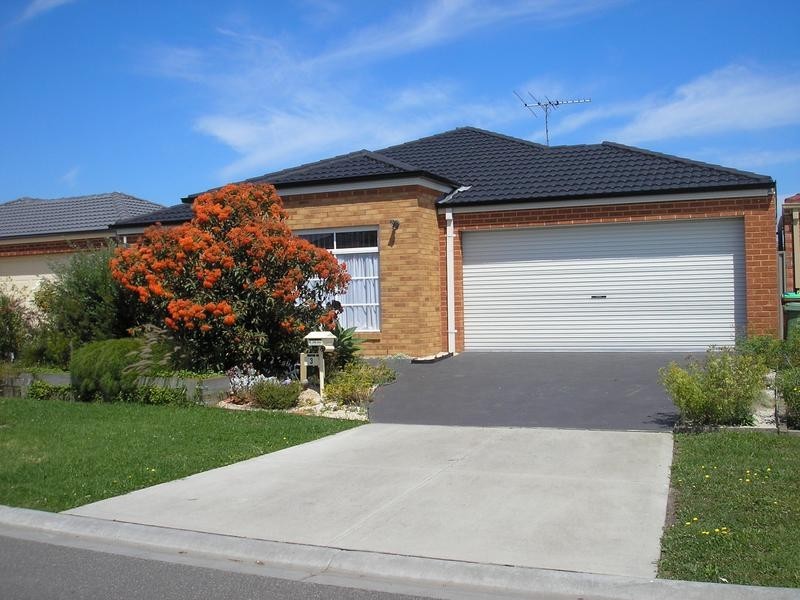 3 Maddock Drive, Cranbourne East VIC 3977