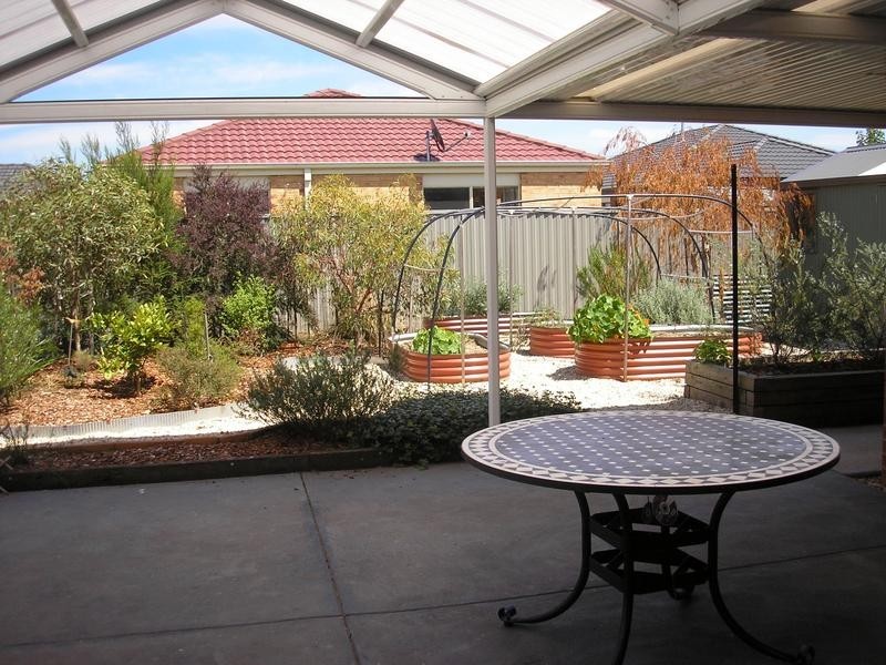3 Maddock Drive, Cranbourne East VIC 3977