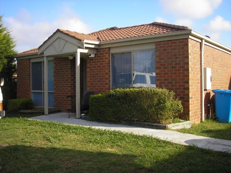 16 Greenmantle Close, Cranbourne VIC 3977