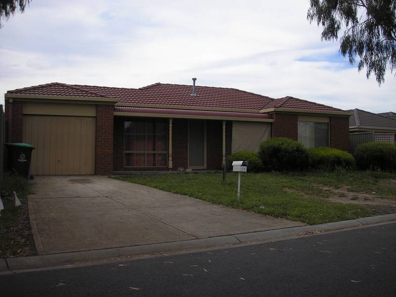 16 Masterton Place, Cranbourne East VIC 3977