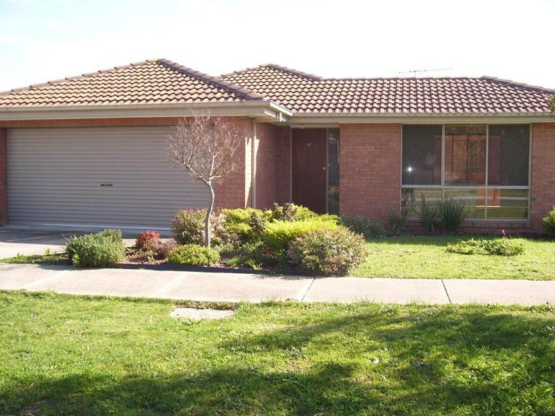 17 Raffindale Drive, Cranbourne VIC 3977