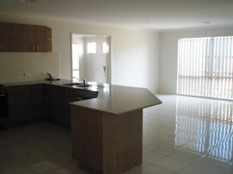 15 Thunderbolt Drive, Cranbourne East VIC 3977