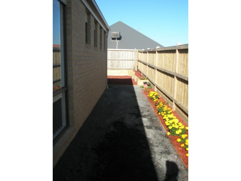 15 Thunderbolt Drive, Cranbourne East VIC 3977