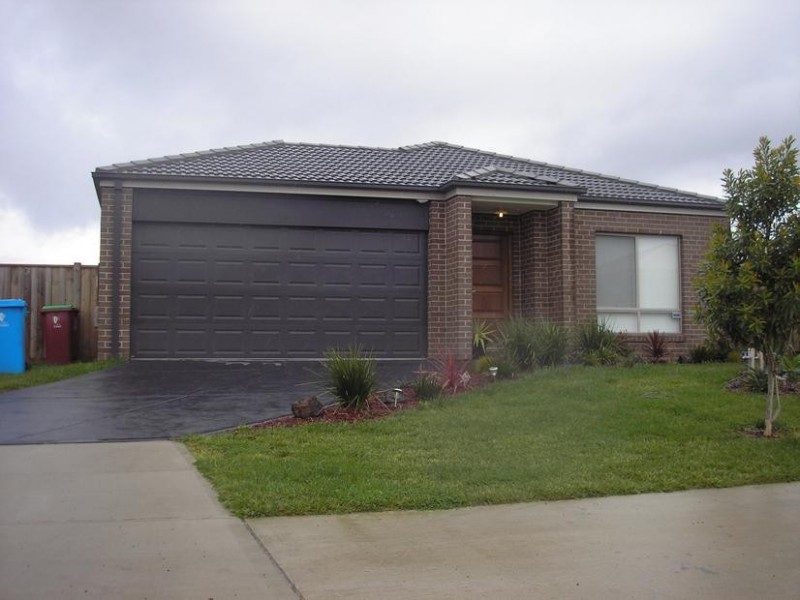 11 Wild Scotchman Way, Cranbourne East VIC 3977