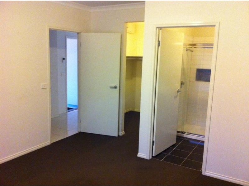 11 Wild Scotchman Way, Cranbourne East VIC 3977