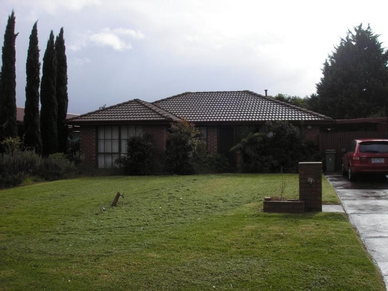 7 Heywood Crescent, Cranbourne VIC 3977