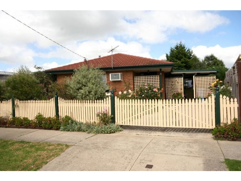 2/8 Marnie Drive, Cranbourne VIC 3977