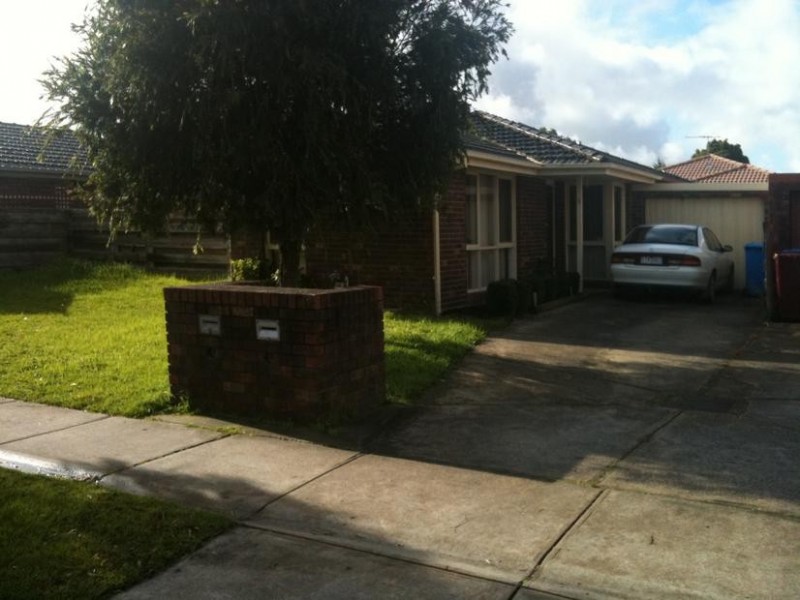 2/2 William Street, Cranbourne VIC 3977