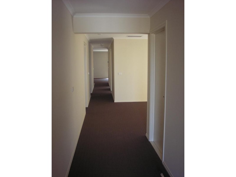 13 Midnight Rise, Cranbourne East VIC 3977