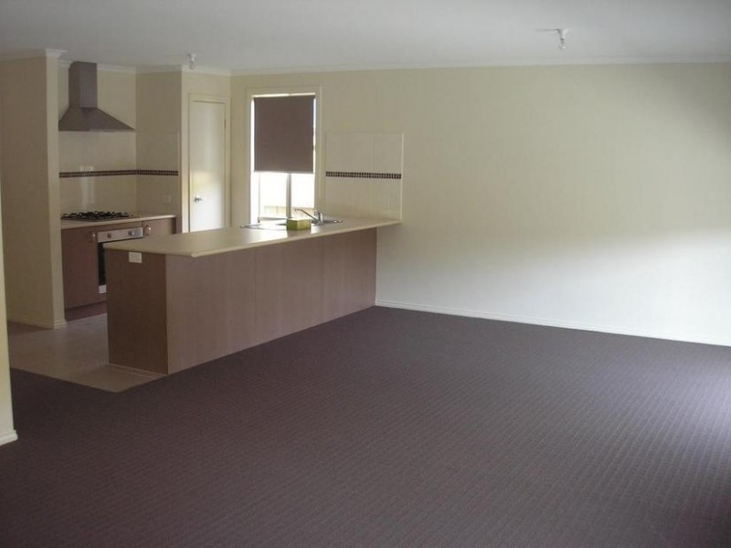 13 Midnight Rise, Cranbourne East VIC 3977