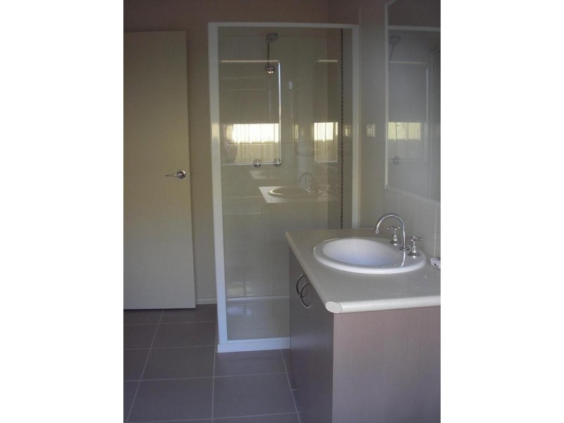 13 Midnight Rise, Cranbourne East VIC 3977