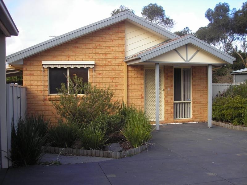 8B Jillian Street, Cranbourne VIC 3977