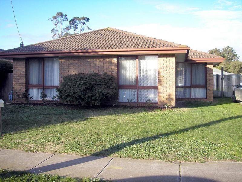 8 Bourke Road, Cranbourne VIC 3977