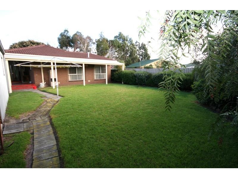 22 Valepark Crescent, Cranbourne VIC 3977