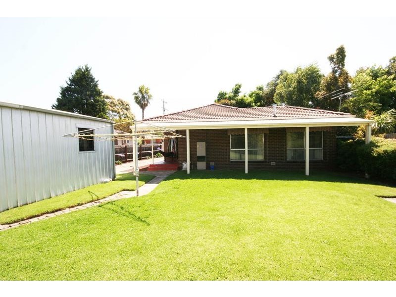 22 Valepark Crescent, Cranbourne VIC 3977