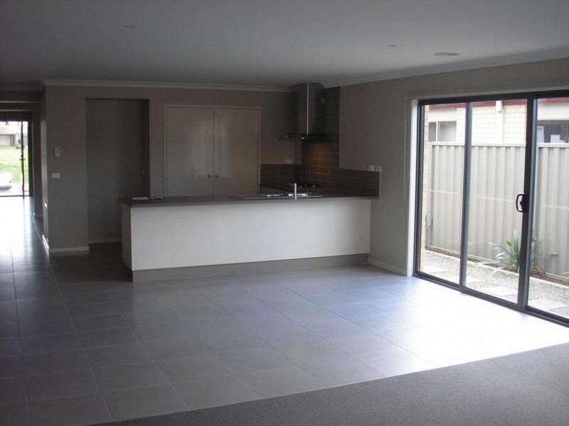 31 Ardent Crescent, Cranbourne VIC 3977