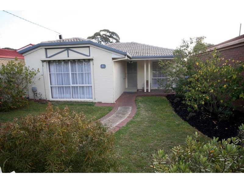21 Cranbourne Drive, Cranbourne VIC 3977