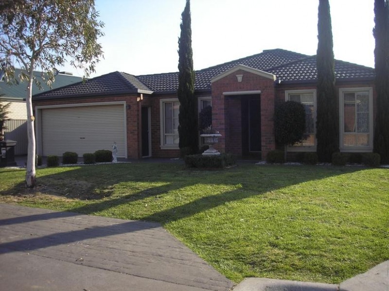 13 Cromwell Lane, Cranbourne East VIC 3977