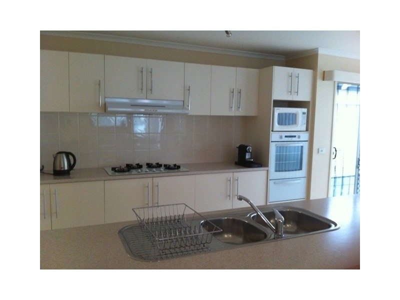 13 Cromwell Lane, Cranbourne East VIC 3977