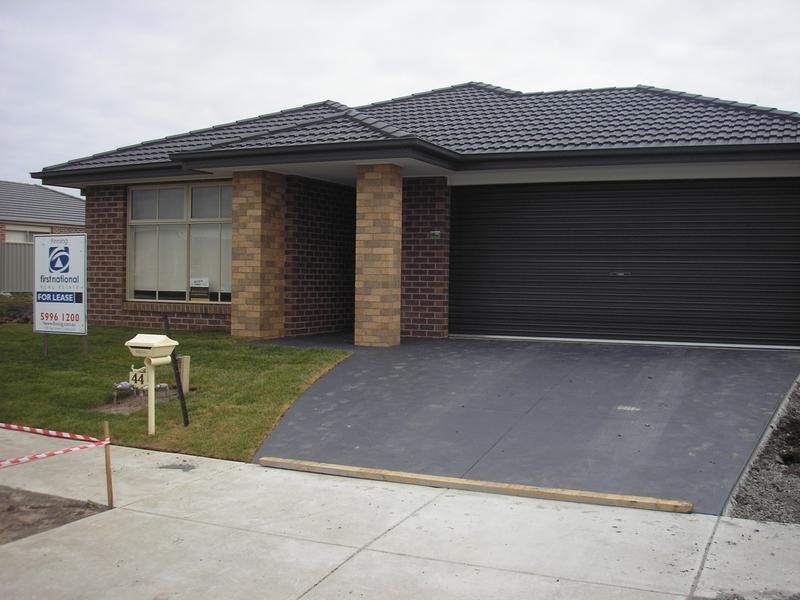 44 Ardent Crescent, Cranbourne East VIC 3977