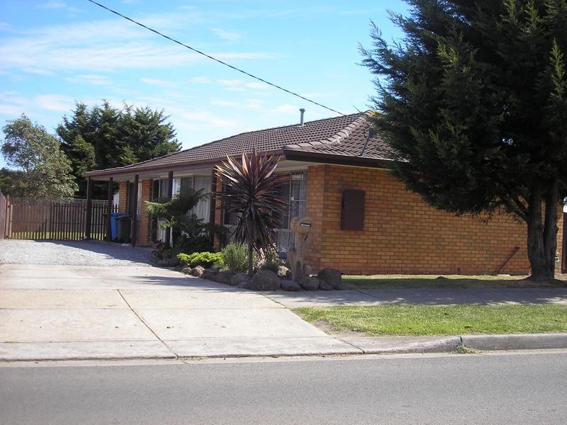 102 Clairmont Avenue, Cranbourne VIC 3977