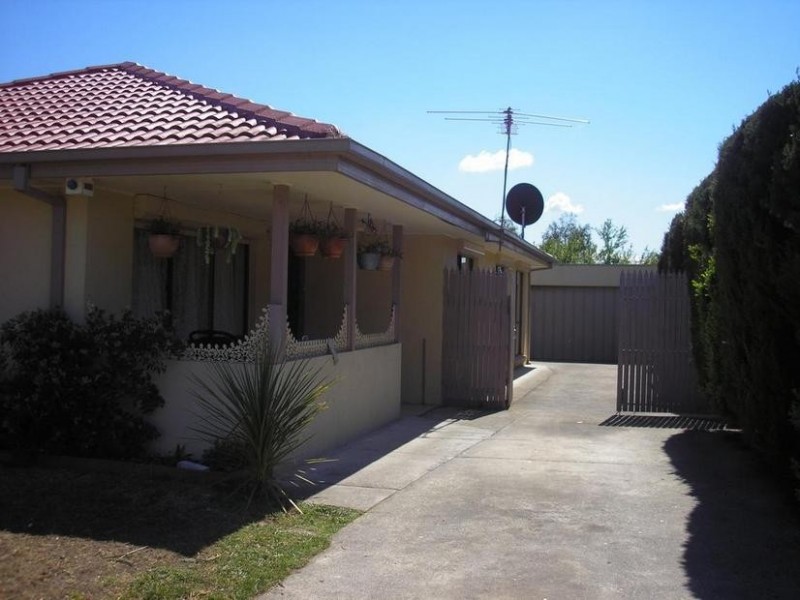 25 General Joshua Drive, Hampton Park VIC 3976