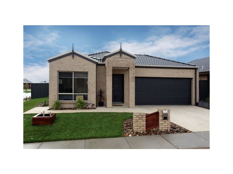 14 Merrowland Avenue, Cranbourne North VIC 3977