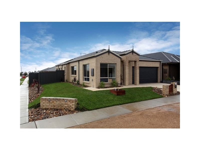 14 Merrowland Avenue, Cranbourne North VIC 3977