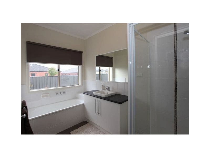 14 Merrowland Avenue, Cranbourne North VIC 3977