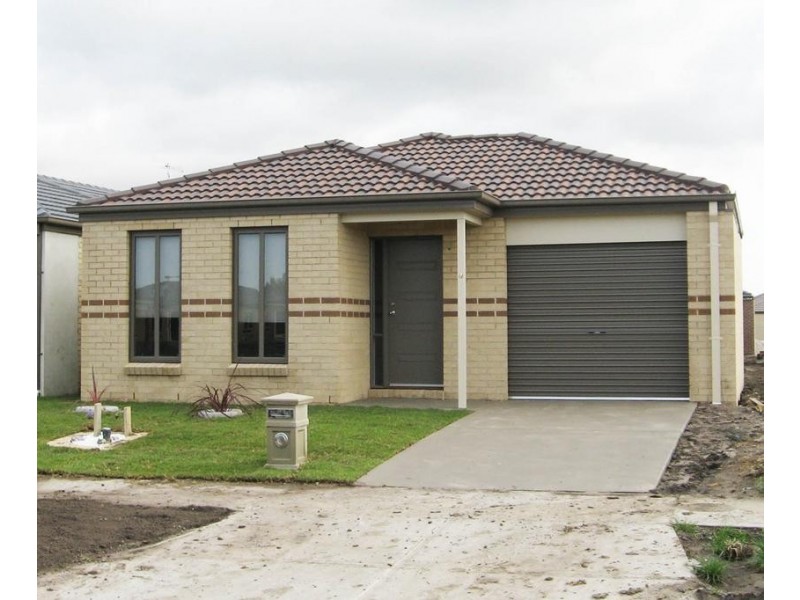 12 Beagle Street, Cranbourne East VIC 3977