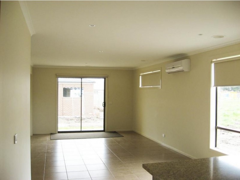 12 Beagle Street, Cranbourne East VIC 3977