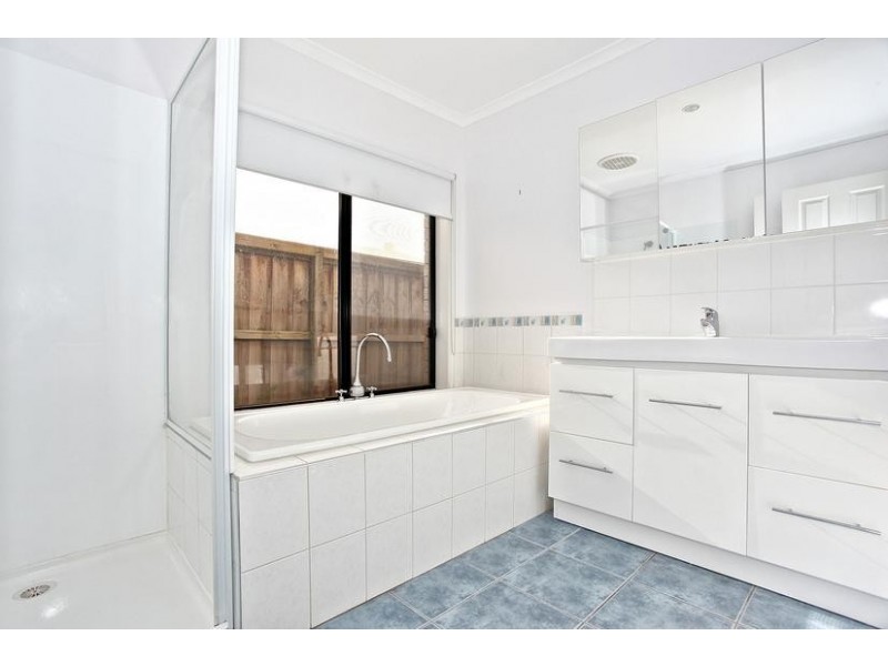 7 Brookland Greens Boulevard, Cranbourne VIC 3977