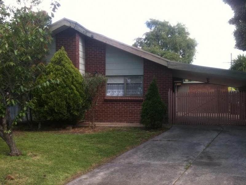 8 Latrobe Street, Cranbourne VIC 3977