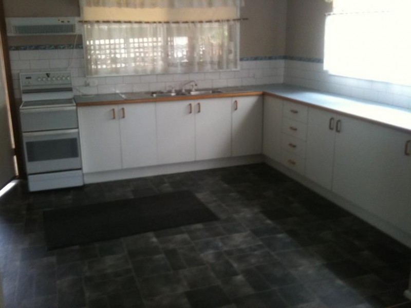 8 Latrobe Street, Cranbourne VIC 3977